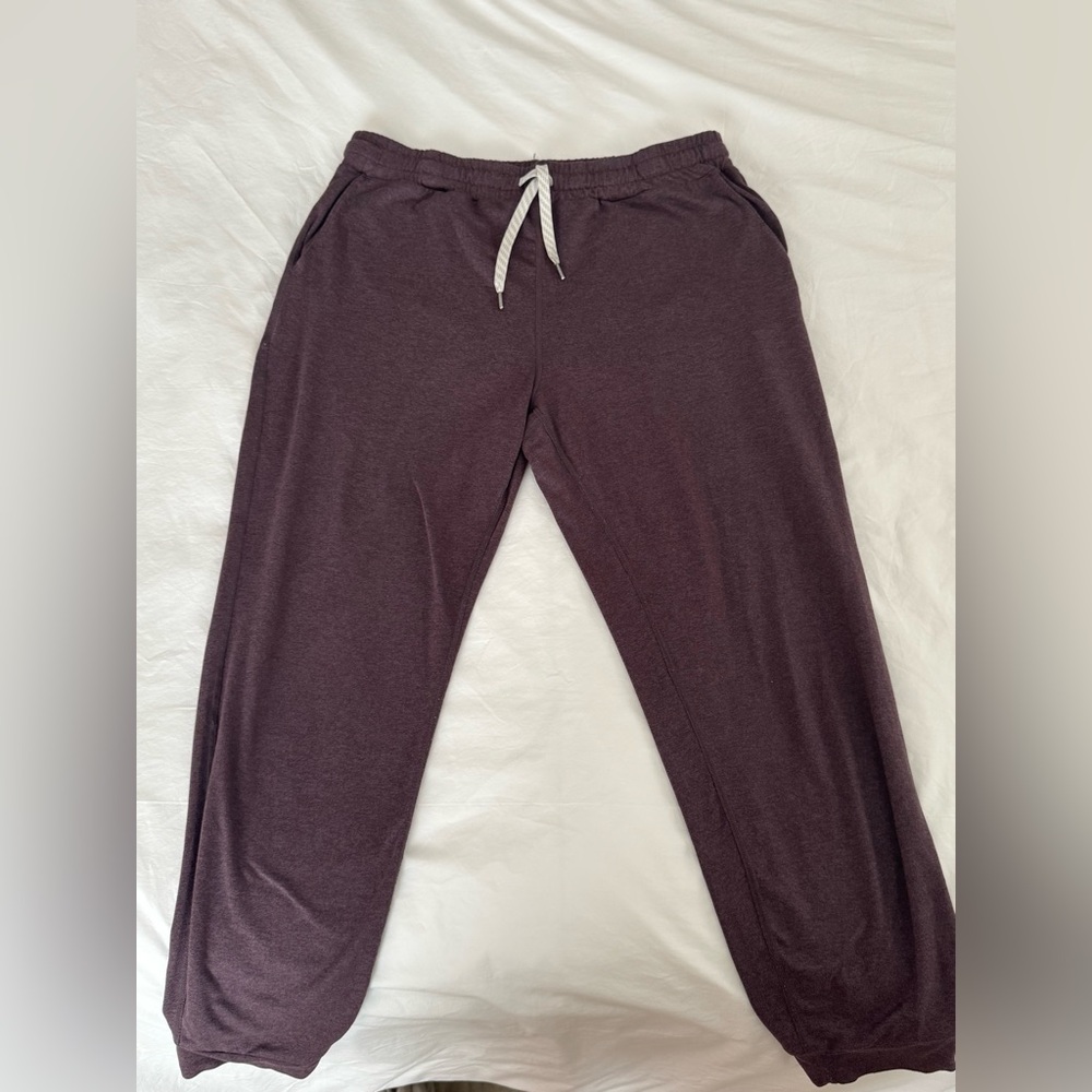 Vuori performance joggers in smoked plum, size medium